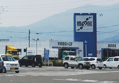 ファミリーマート積文館書店三日月店